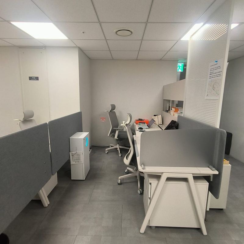 Workspace at the LUMORA Seoul office